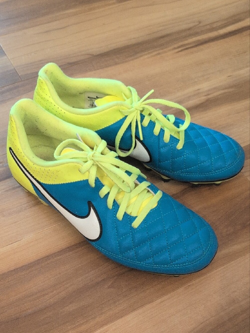 Nike Teal and Yellow Soccer Cleats - Picture 7 of 7